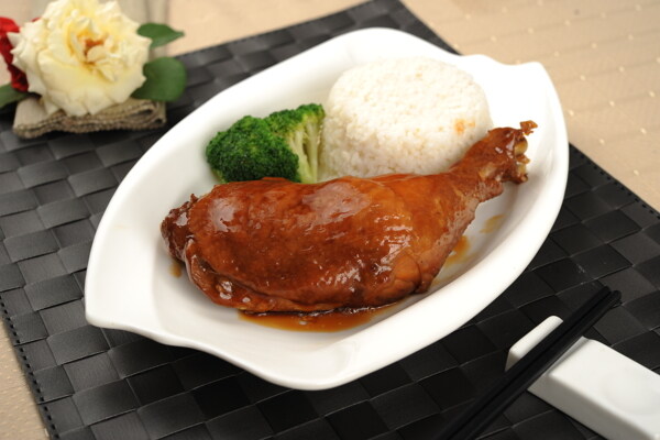雞腿飯?zhí)撞蛨D片