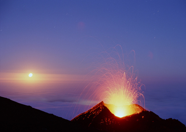 熔岩火山图片