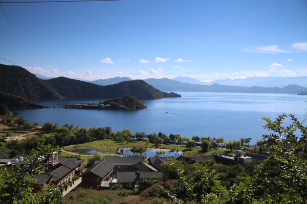 瀘沽湖遠(yuǎn)眺