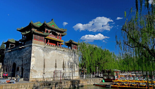 藍天白云下的頤和園風(fēng)景