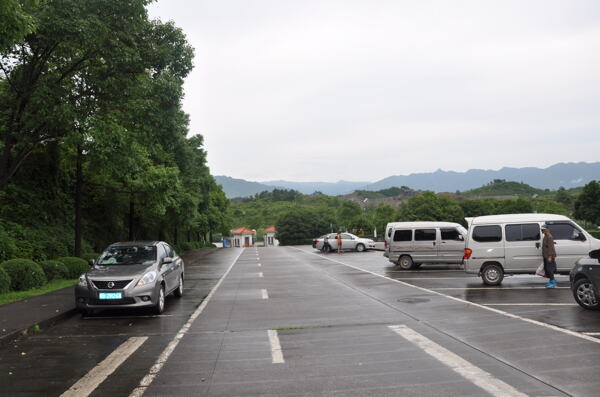 公路上的汽車圖片