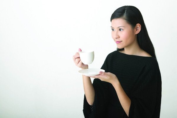 喝茶的女人圖片