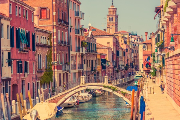 威尼斯拱桥风景图片
