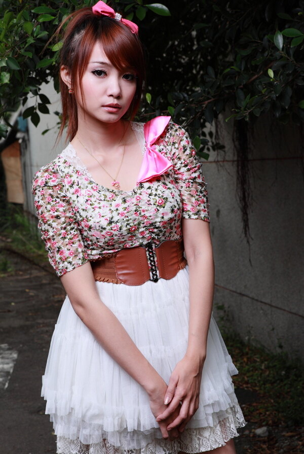 碎花裙美女圖片