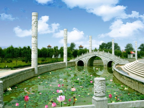 菏泽牡丹园里的文化柱图片