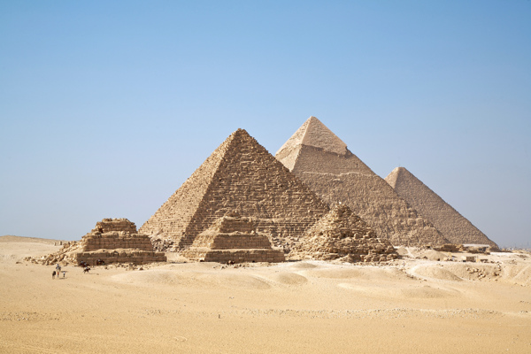 吉萨金字塔全景图片