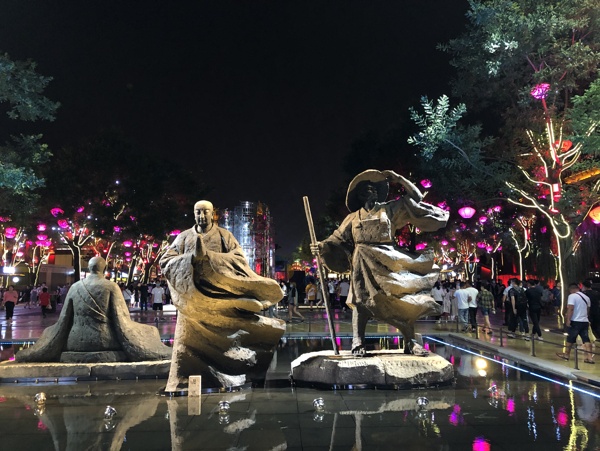 西安大雁塔南广场雕塑图片