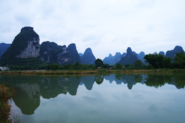 異形山環(huán)水圖片