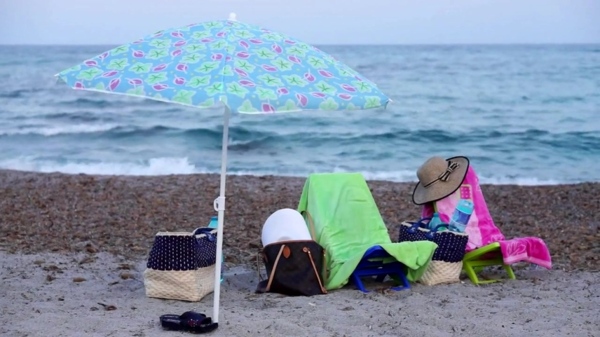 海边沙滩遮阳伞视频素材