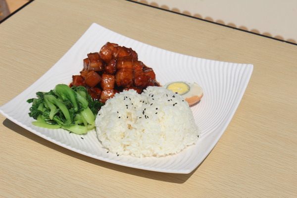 回鍋肉蓋澆飯圖片