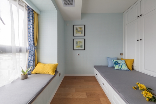 小型现代时尚卧室淡蓝色背景墙室内装修图