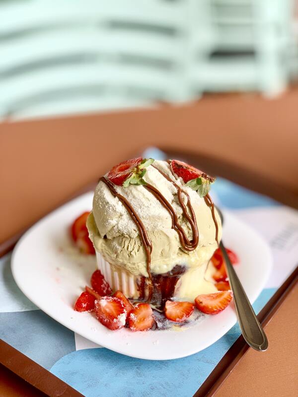 草莓巧克力冰淇淋