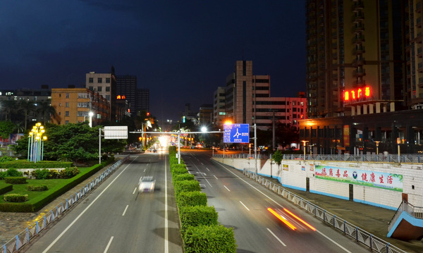 路口夜景