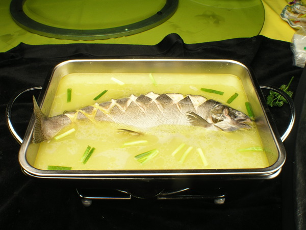 明炉上汤红鳟鱼图片