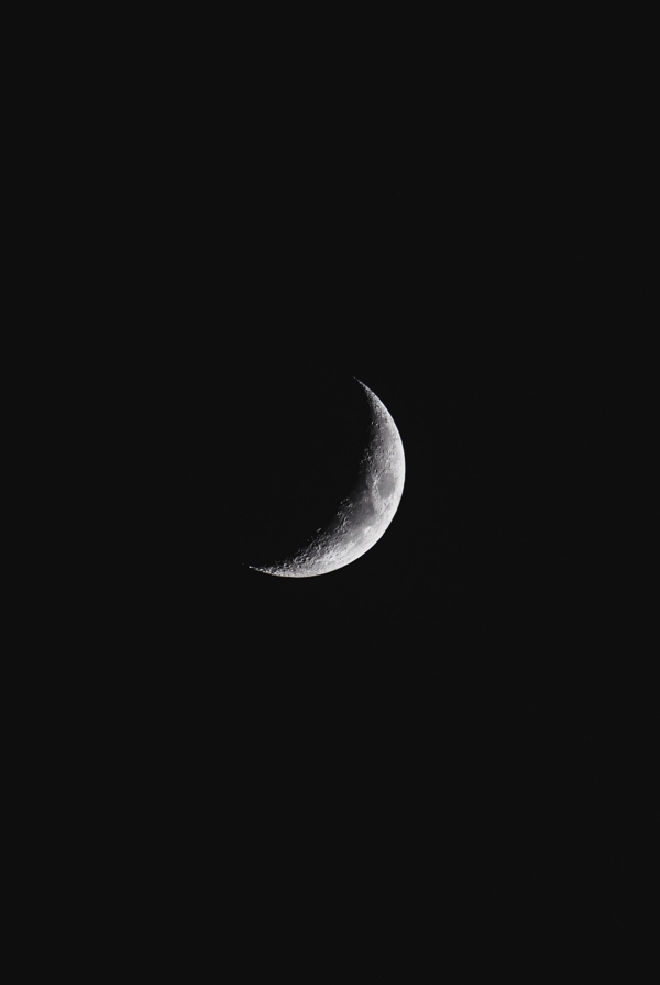 弯弯的月亮图片