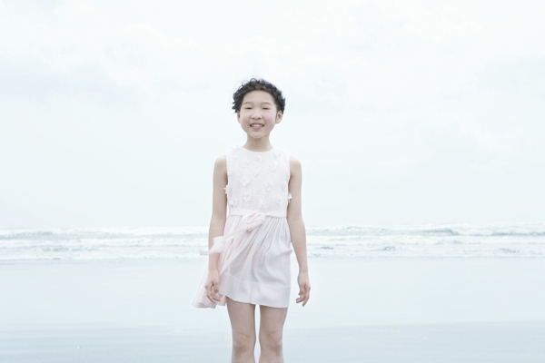 海边的小女孩图片
