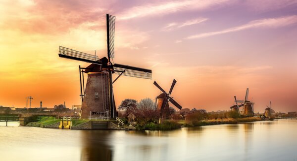 日落河荷兰风车