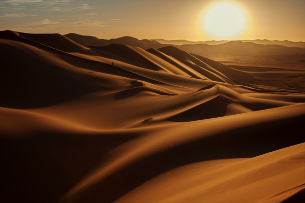 沙漠升起的太阳