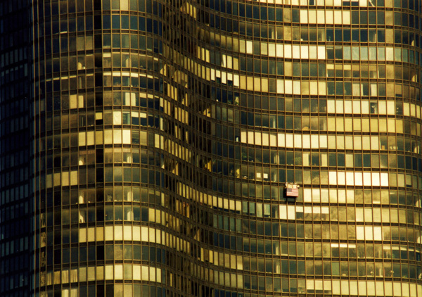 高楼大厦金色玻璃图片