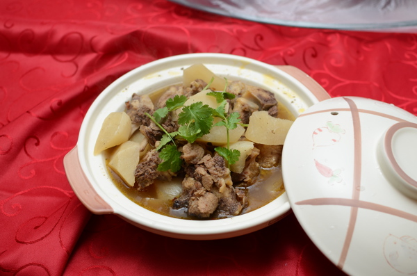 蘿卜燒牛肉