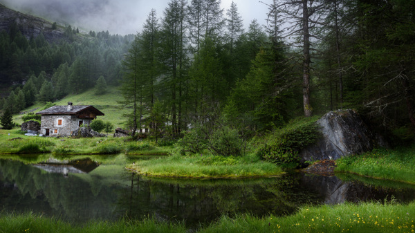 山谷木屋河流森林风景图片
