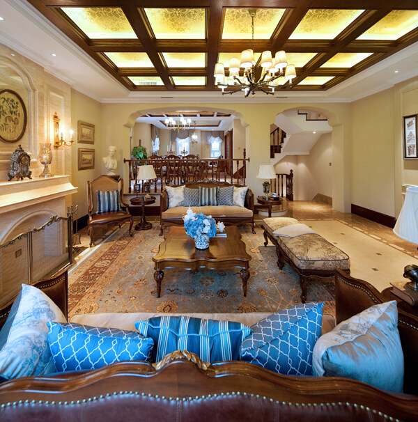 欧式轻奢客厅暖色天花板室内装修效果图
