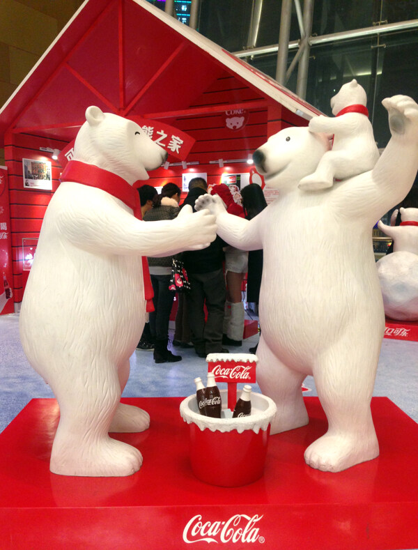 北极熊塑像图片