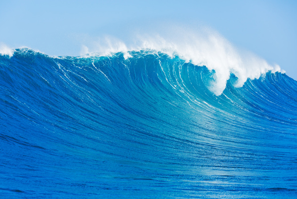大海卷起的巨浪图片