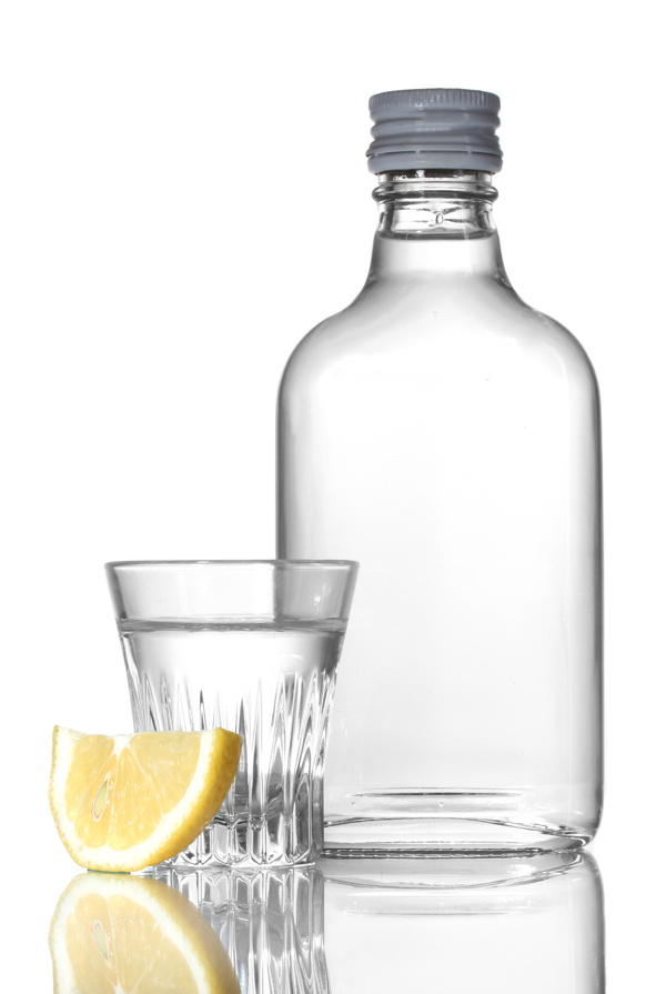 美味柠檬酒与伏特加酒图片