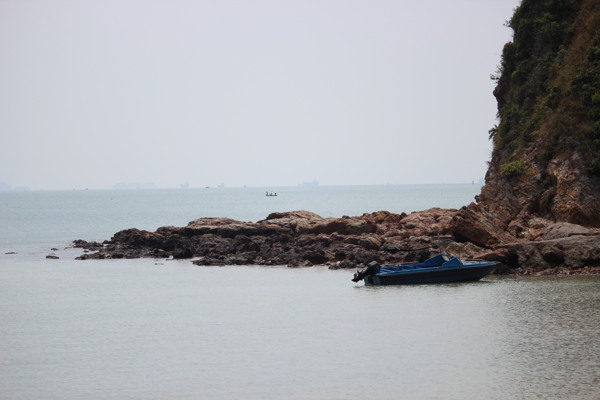 海邊礁石圖片