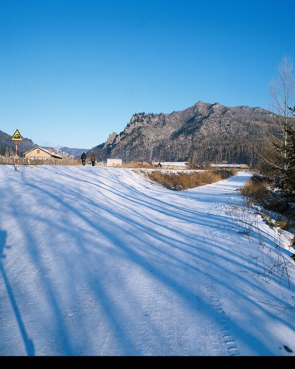溶化的雪地圖片