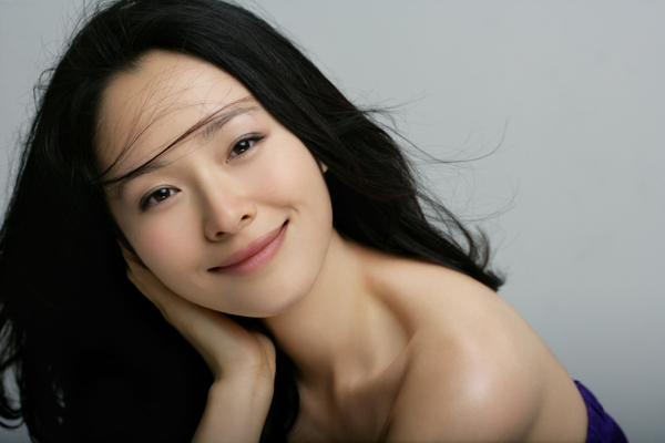 微笑的時(shí)尚美女圖片