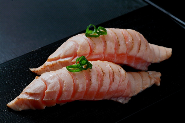 寿司烤三文鱼寿司图片