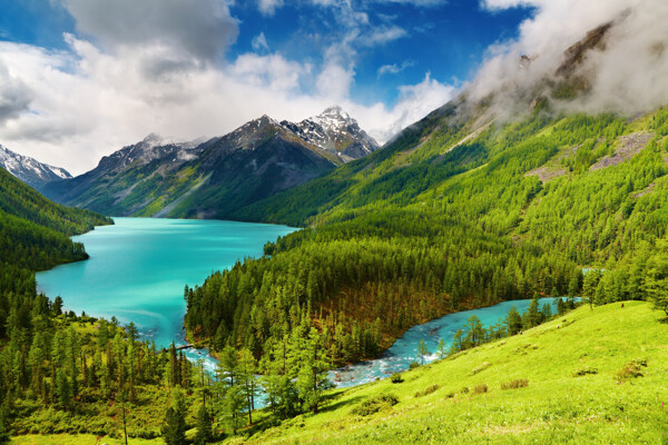 湖水和山圖片