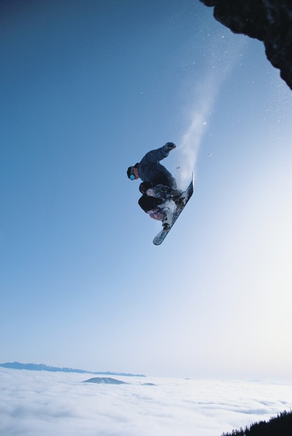 极限雪上滑板运动摄影图片