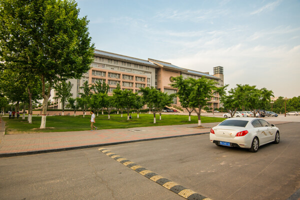 鄭州大學(xué)圖片