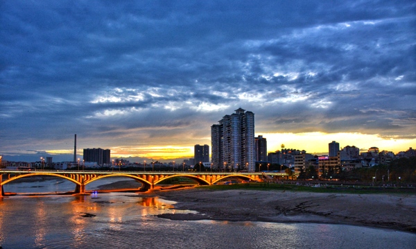 南河大桥黄昏图片