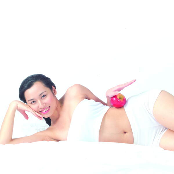 腰上放著蘋果的女人圖片