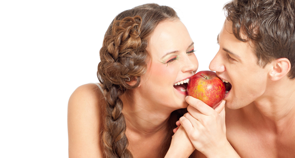 吃一个苹果的情侣图片