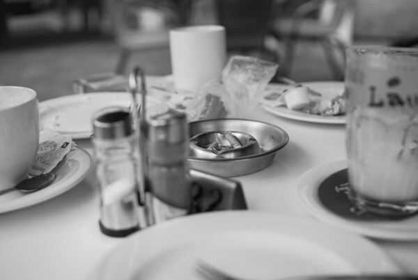 餐桌烟灰缸黑白