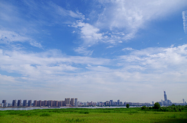 藍(lán)天白云