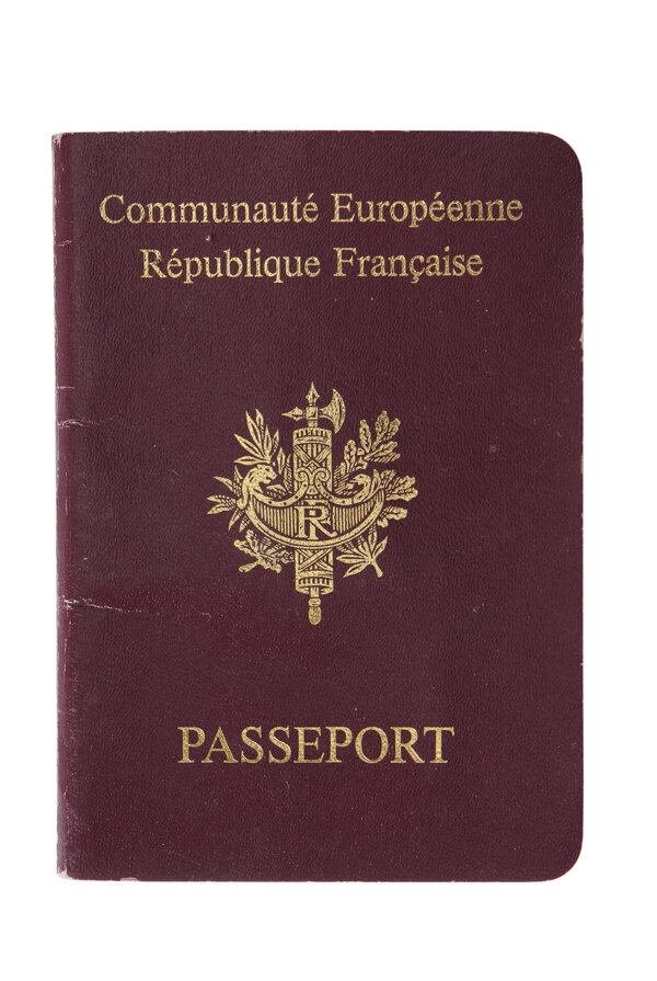红色封面护照图片