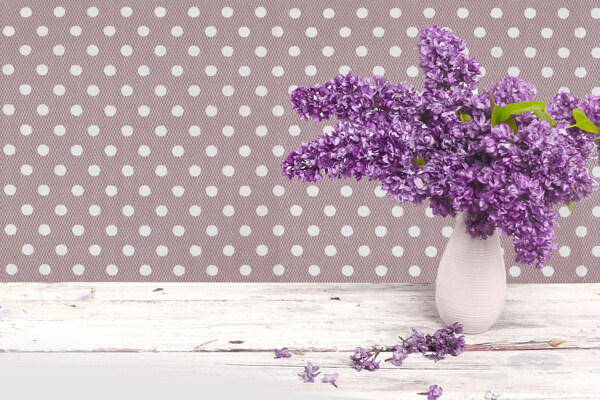 紫色鲜花花瓶图片