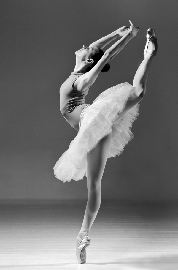 跳芭蕾舞的女人图片