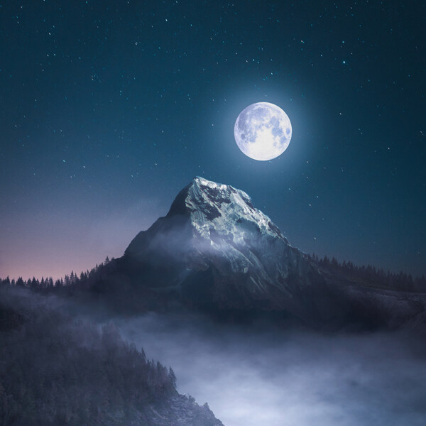 高山和月亮图片