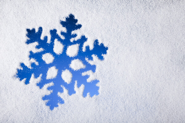 雪地上的雪花图片