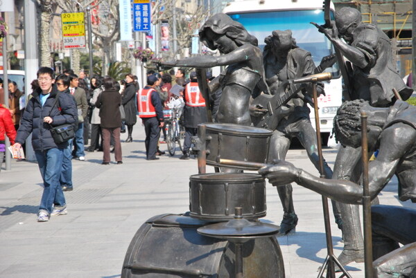 静安寺街头雕像群