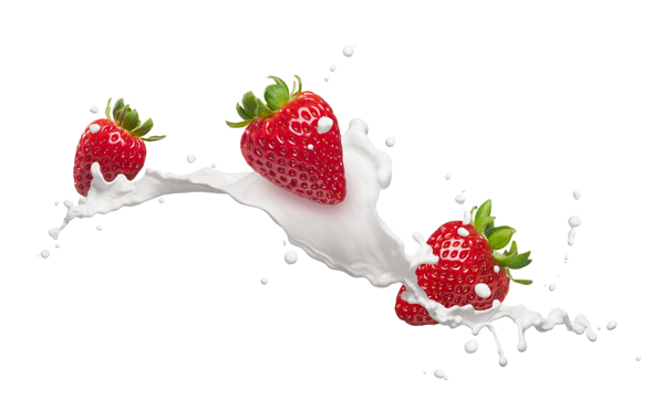喷溅的草莓牛奶饮品