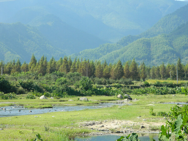 山间小溪图片