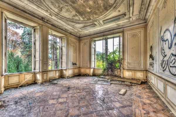 被遗弃的旧房间